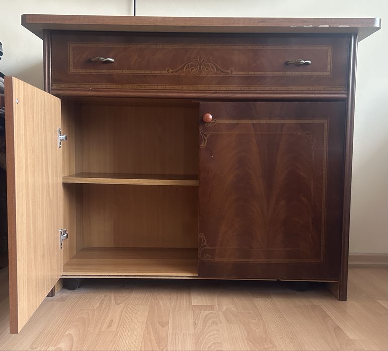 Стеллаж и комод б/у