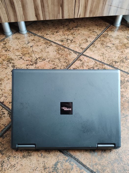 Vând leptop Fujitsu Siemens pentru piese,sau , să-l repari.