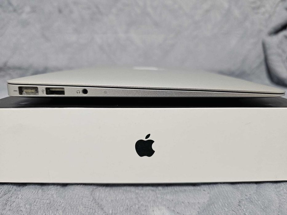MacBook Air 11” – Intel i5-4GB Ram-Ssd 128Gb