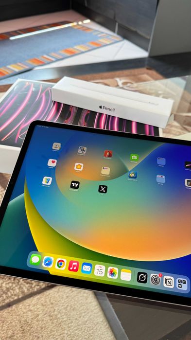 iPad Pro 12.9-inch (6th Generation) Wi-Fi + Apple Pencil 2