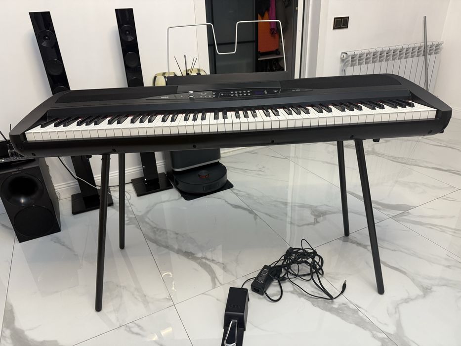 Продам цифровое пианино Korg SP-280