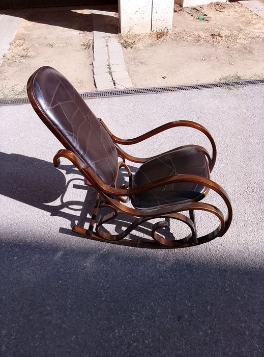 Запазен люлеещ се стол