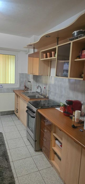 apartament cu 3 camere pretabil spatiu comercial