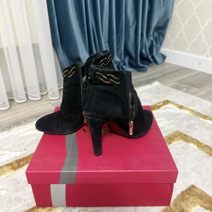 Замшевые ботинки