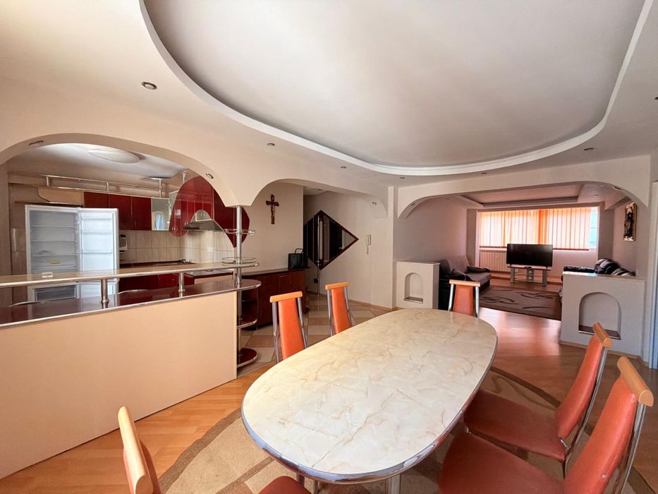 Inchiriez apartament in Oradea-  100mp