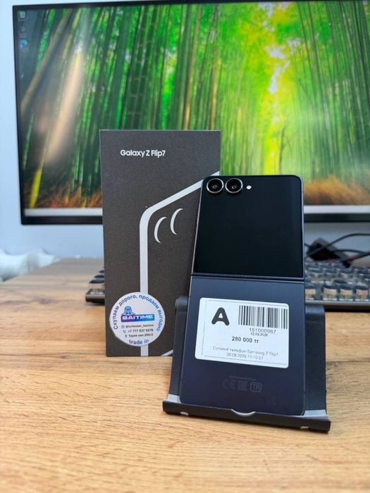 Смартфон Samsung Galaxy Z Flip 7