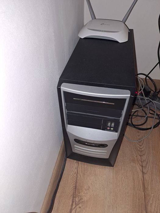 Продавам Компютър