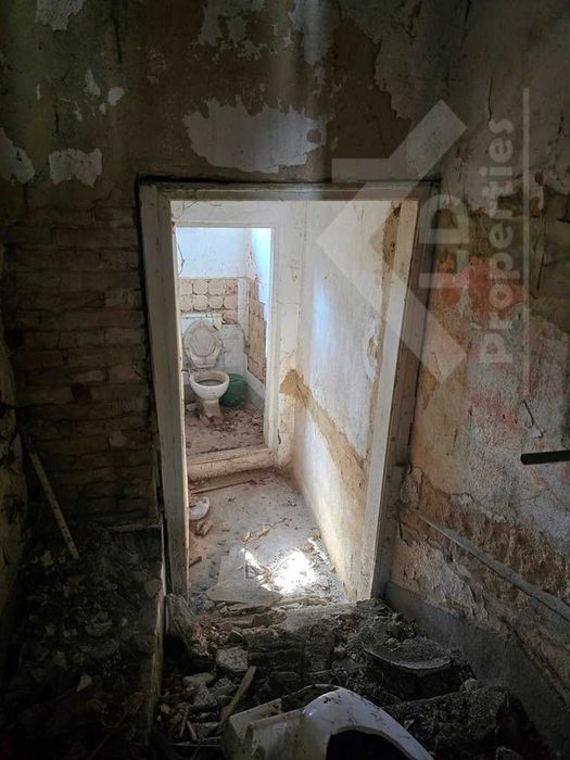 Двуетажна къща в центъра на гр.Вълчи дол