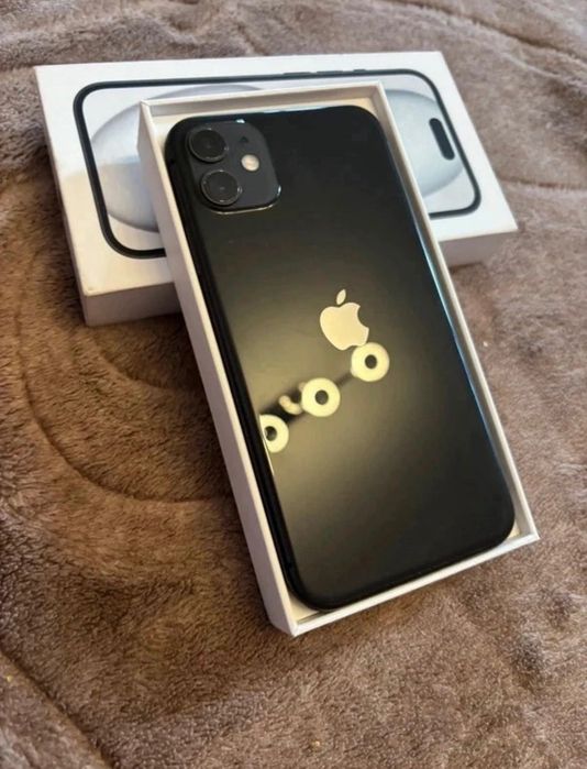 iPhone 11  în stare foarte bună de funcționare