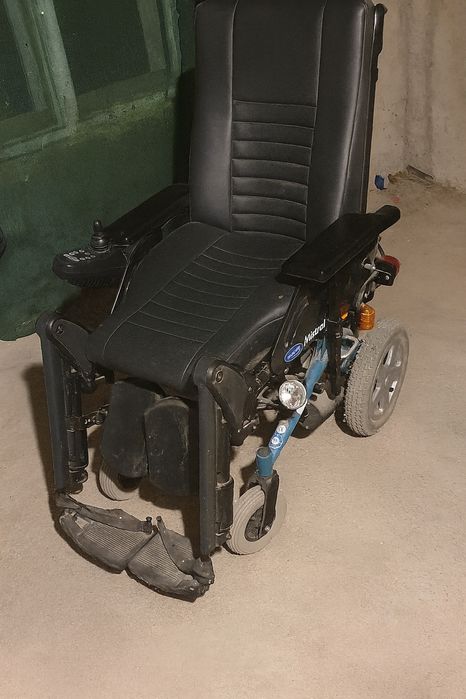 Scaun rulant electric ca nou, folosit o singură dată. Schimb cu oi