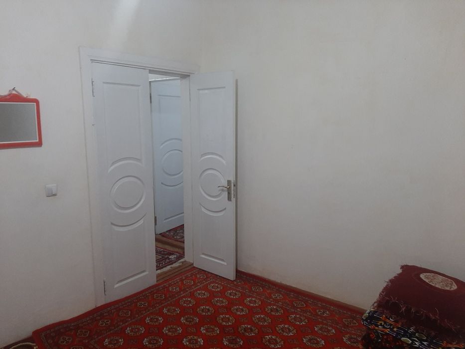 Урганч шаҳар АлХоразими кўчаси, йўл юзида Монро кафе рўпарасида