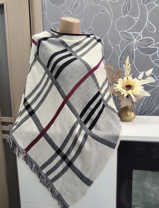 Poncho aproape nou