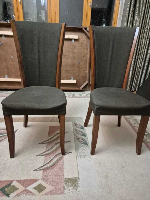 Обеденный стол со стульями