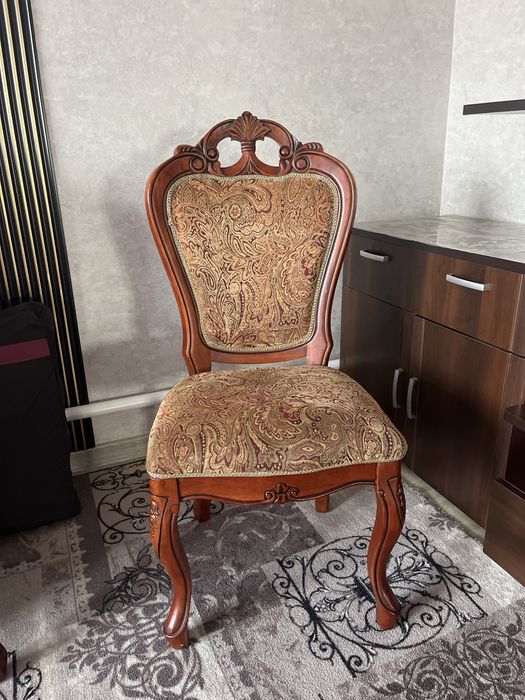 Стол для гостиной