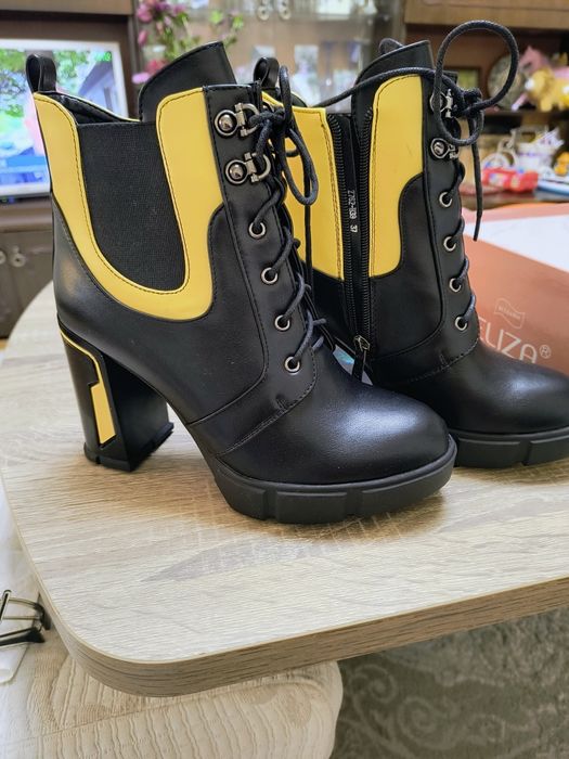 Продавам дамски боти