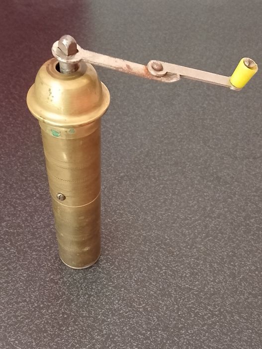 Метална мелничка