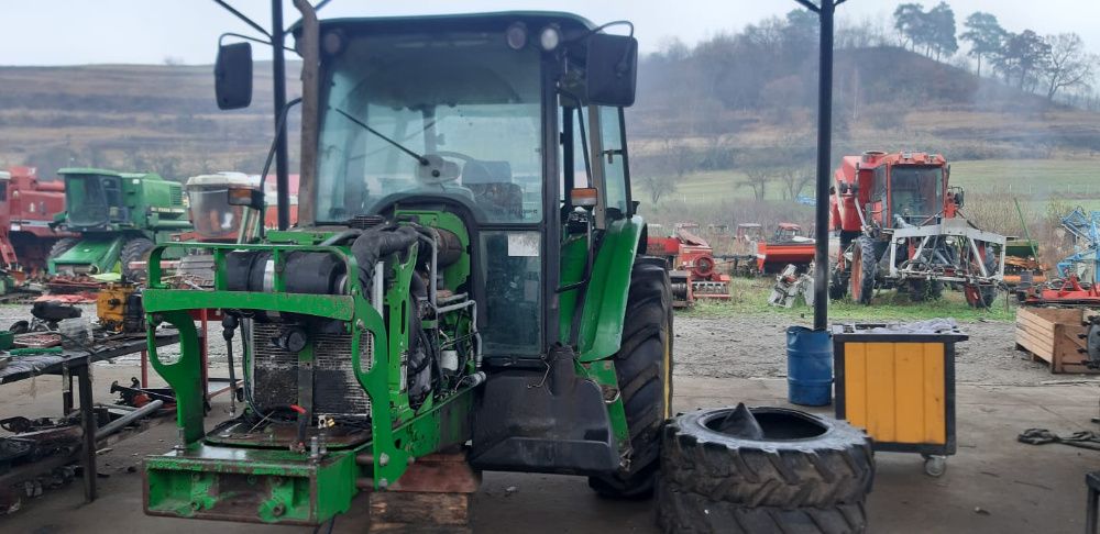 Dezmembram tractor John Deere 5820 — poza 2