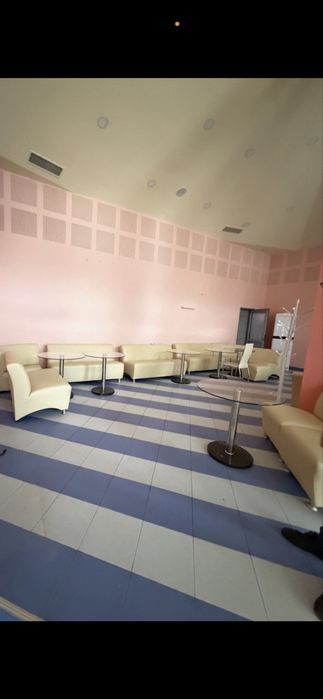 Столове и маси подходящи за кафе/сладкарница