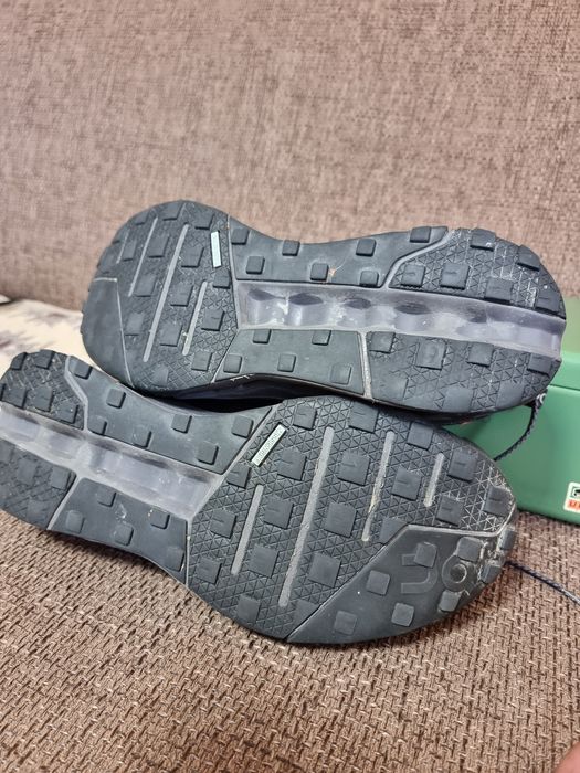 Adidasi alergare on cloude nr 42.5