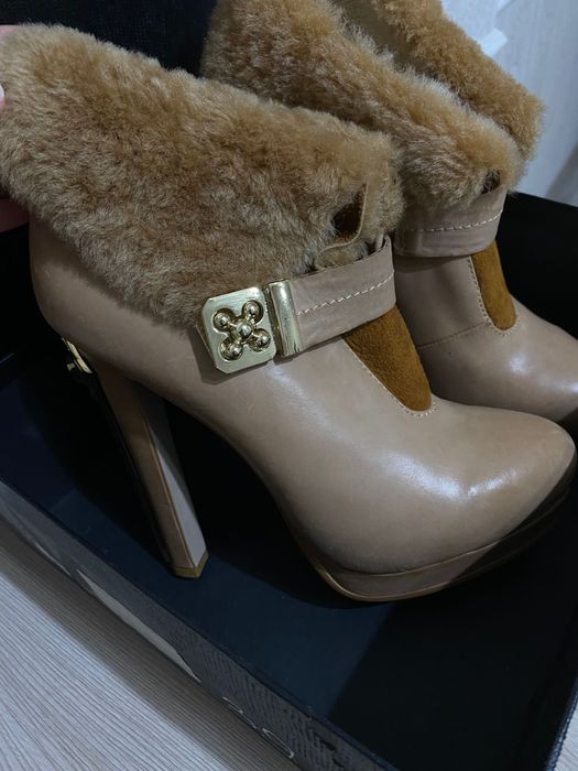 Сапоги на каблуках ботинки