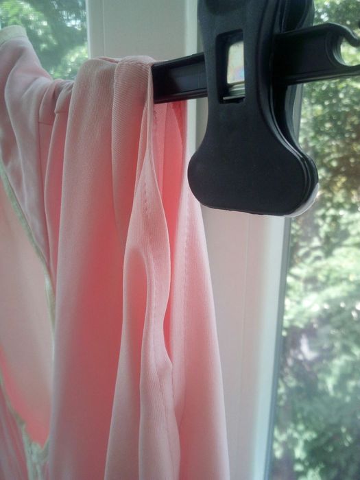 Нежна розова блузка