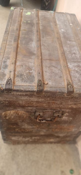 Cufăr vechi din 1880 – piesă autentică de epocă