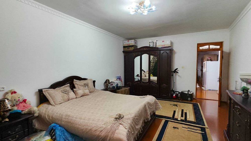 Участок 4-сотки 2-Этажный 10-комнат,улица Мехржон, 4-роддом.