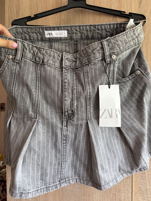 Пола Zara H&M с етикет, сива, бяла, цветя, дънкова