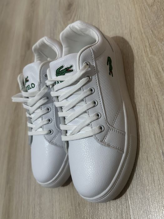 Продам новые Белые кеды