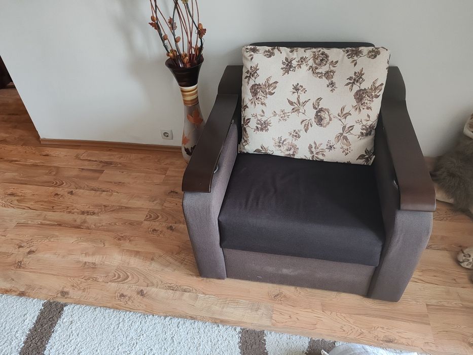 Vând canapea extensibilă și fotoliu