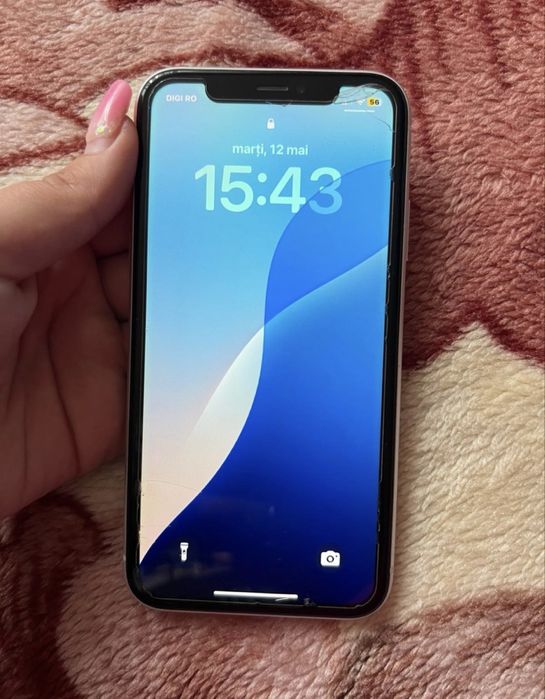 Vând iPhone Xr ,