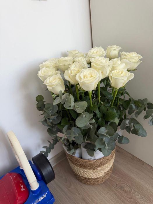Букет из свежих белых роз