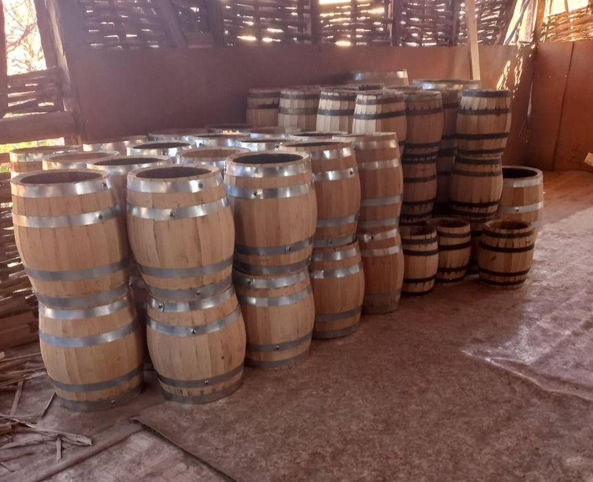 Дъбови бурета и бъчви за вино и ракия
