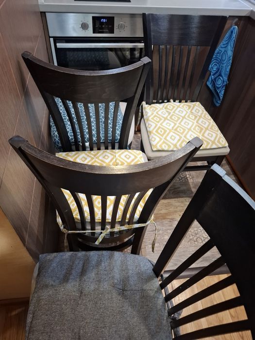 Трапезни столове