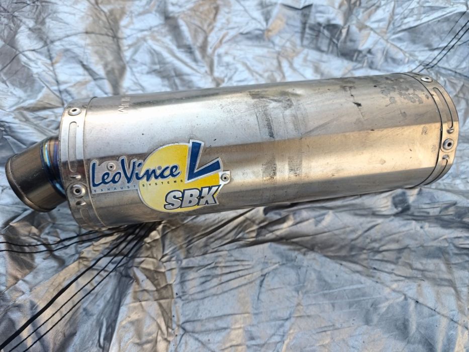 Спортно гърне LeeVince SBK
За Honda 600 RR 
Цена