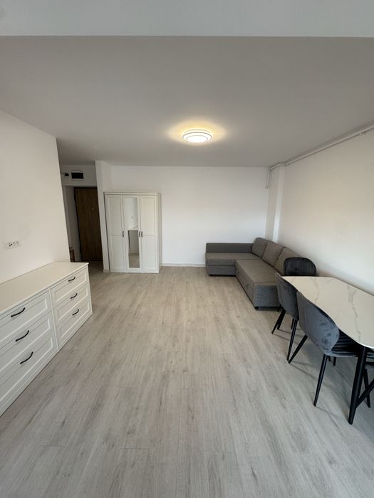 Studio dublu Hils Republica