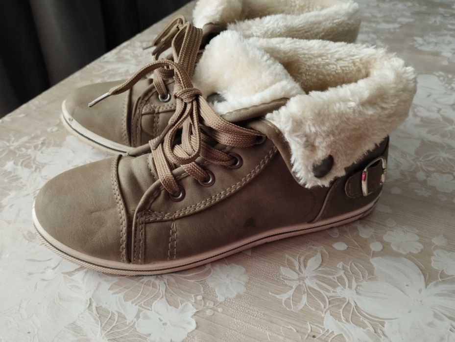 Ботинки утепленные (весна-осень). 35 размер