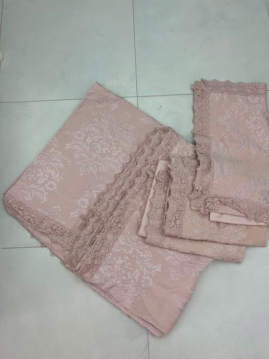 Vand cuvertura cu broderie pentru pat