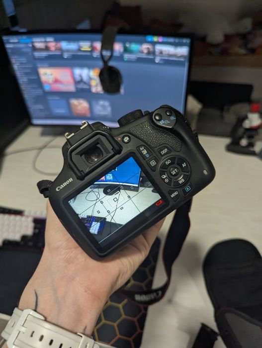 Фотоопарат canon1200d