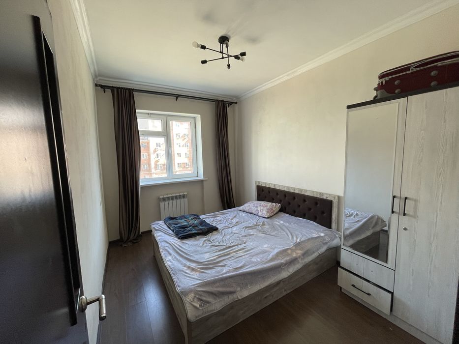 Продается СВОЯ 3-комн около метро.