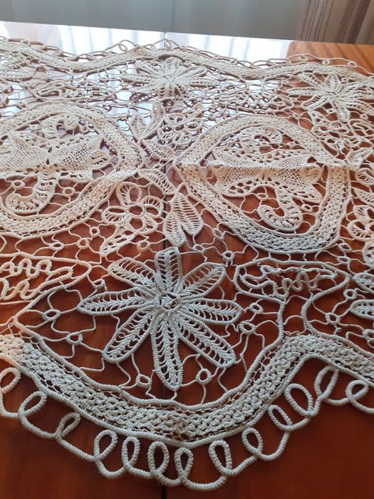 Vând fețe de masă din macrame