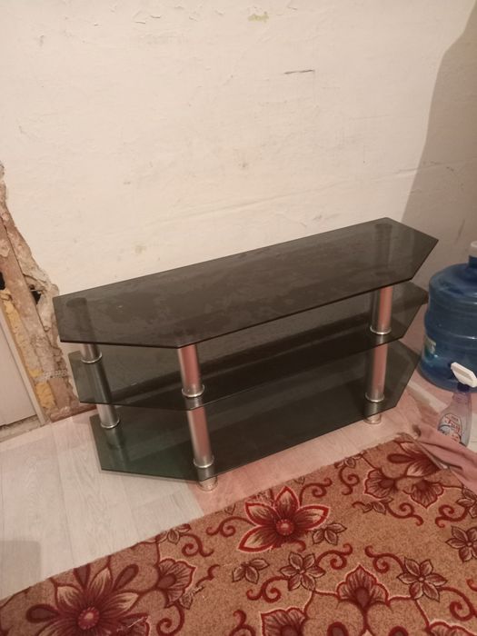 Тумбы стеклянные черный и коричневый