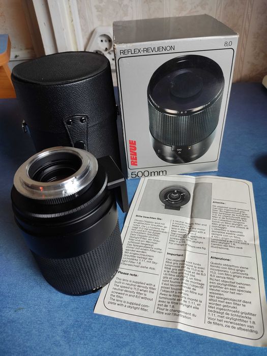 Обектив за фотоапарат в идеално състояние.