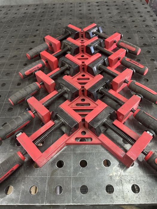 Продаются угловые струбцины