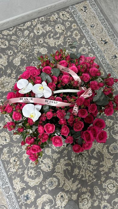 Цветы кустовые в корзинке