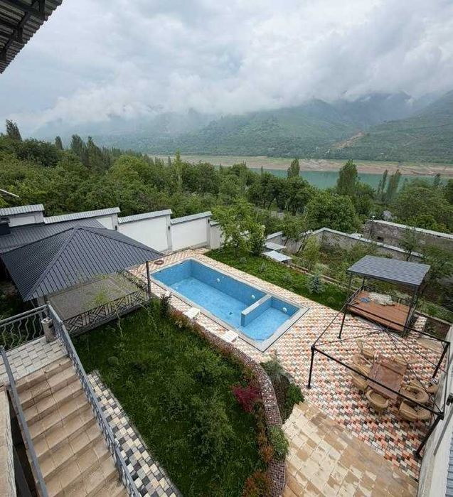 Dacha Bez makler Tog' boyida oila va ulfatlar uchun