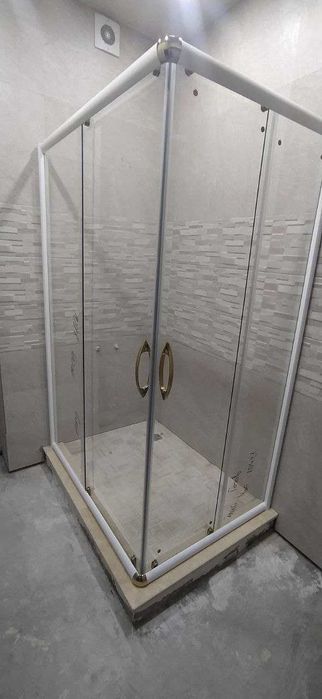Душевые кабины и перегородки из калённого стекла!