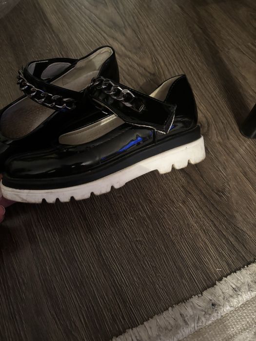 Продам туфли на девочку