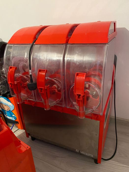 Vând aparate granita fulgi gheata