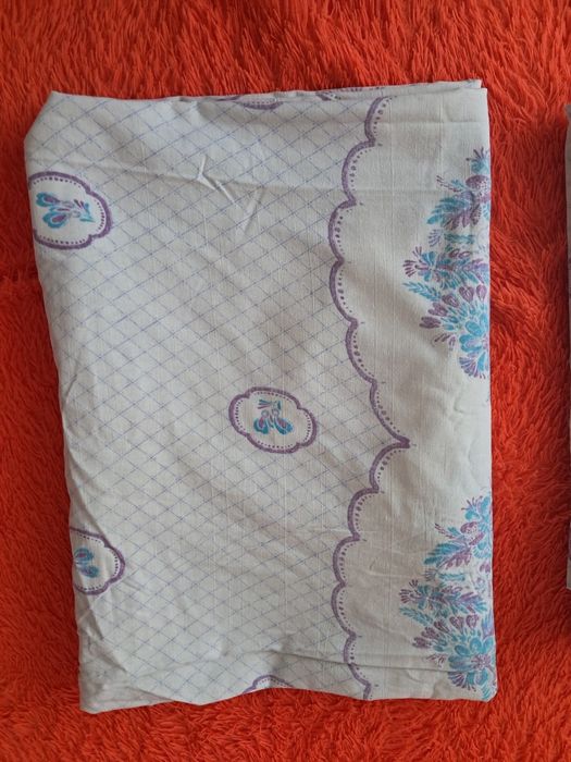 Два пододеяльника и три наволочки.